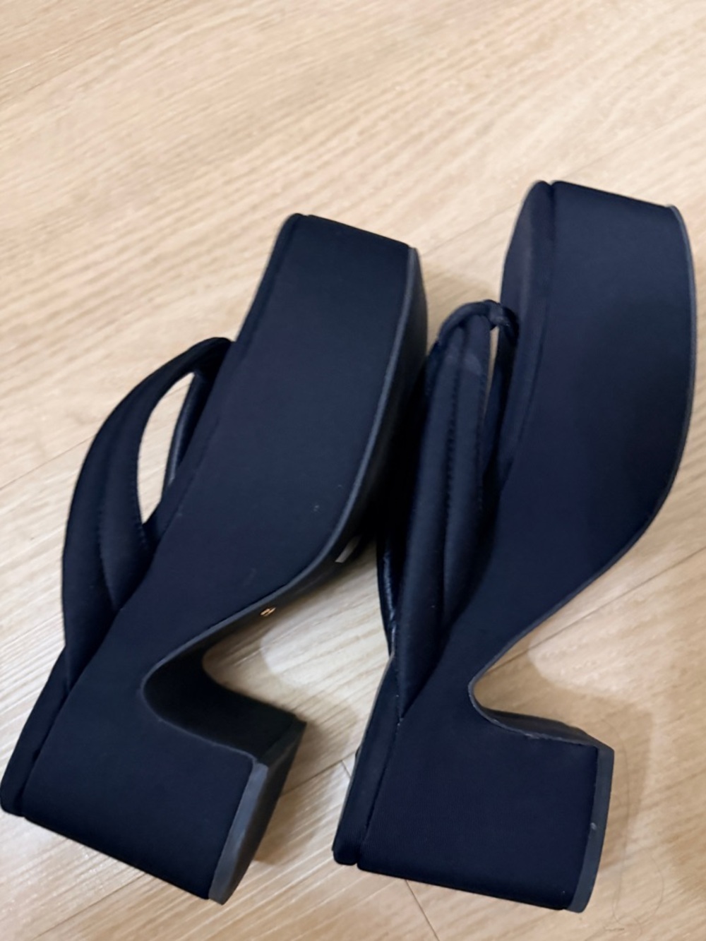 Raye Dall Platform Sandal in Black - Picture 6 of 8